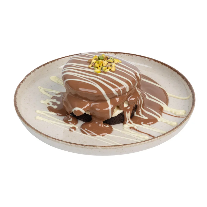 ÇİKOLATALI ÇİLEKLİ PASTA